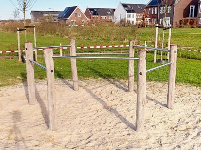 Duikelrek bij speeltuin 't Speelcamp in Ewijk