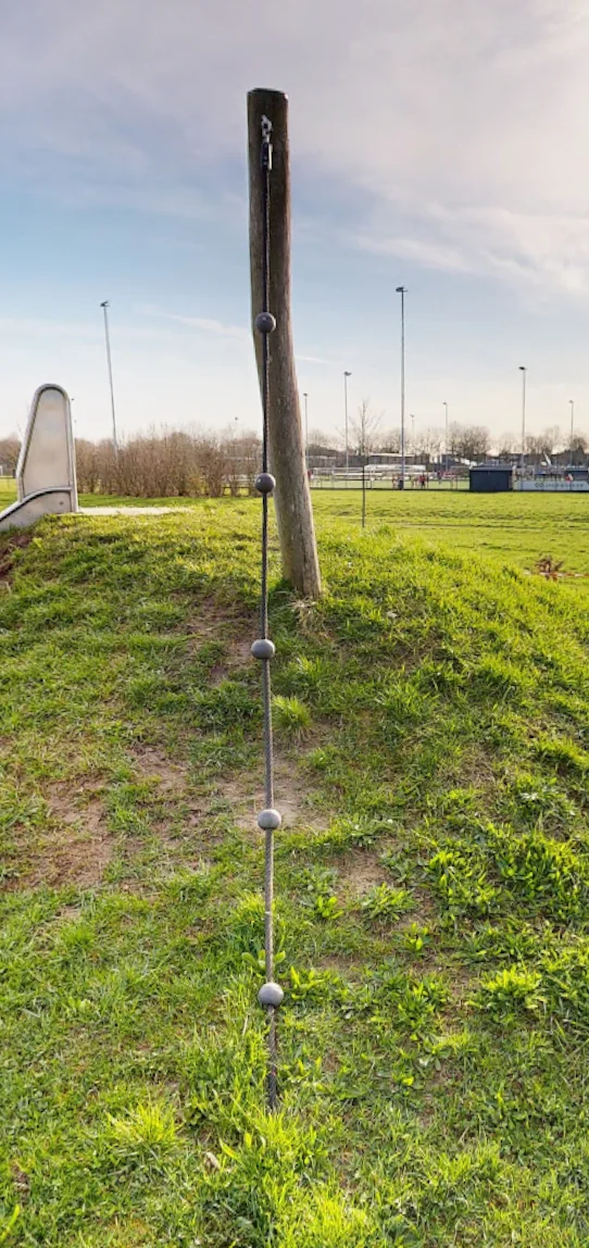 Klimtouw bij speeltuin 't Speelcamp in Ewijk