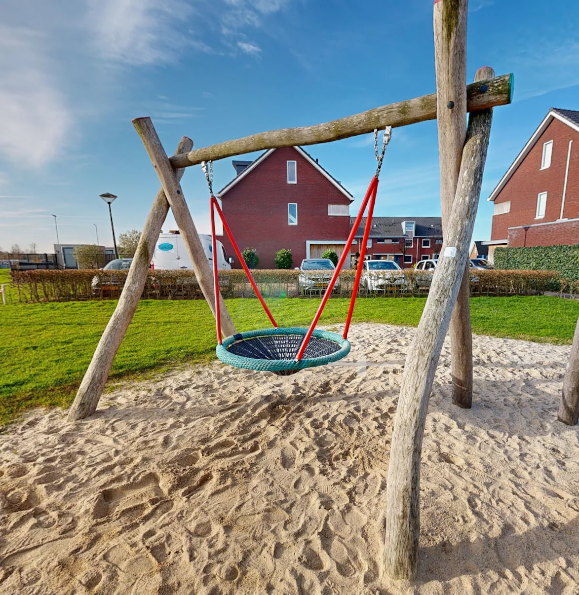 Nestschommel bij speeltuin 't Speelcamp in Ewijk