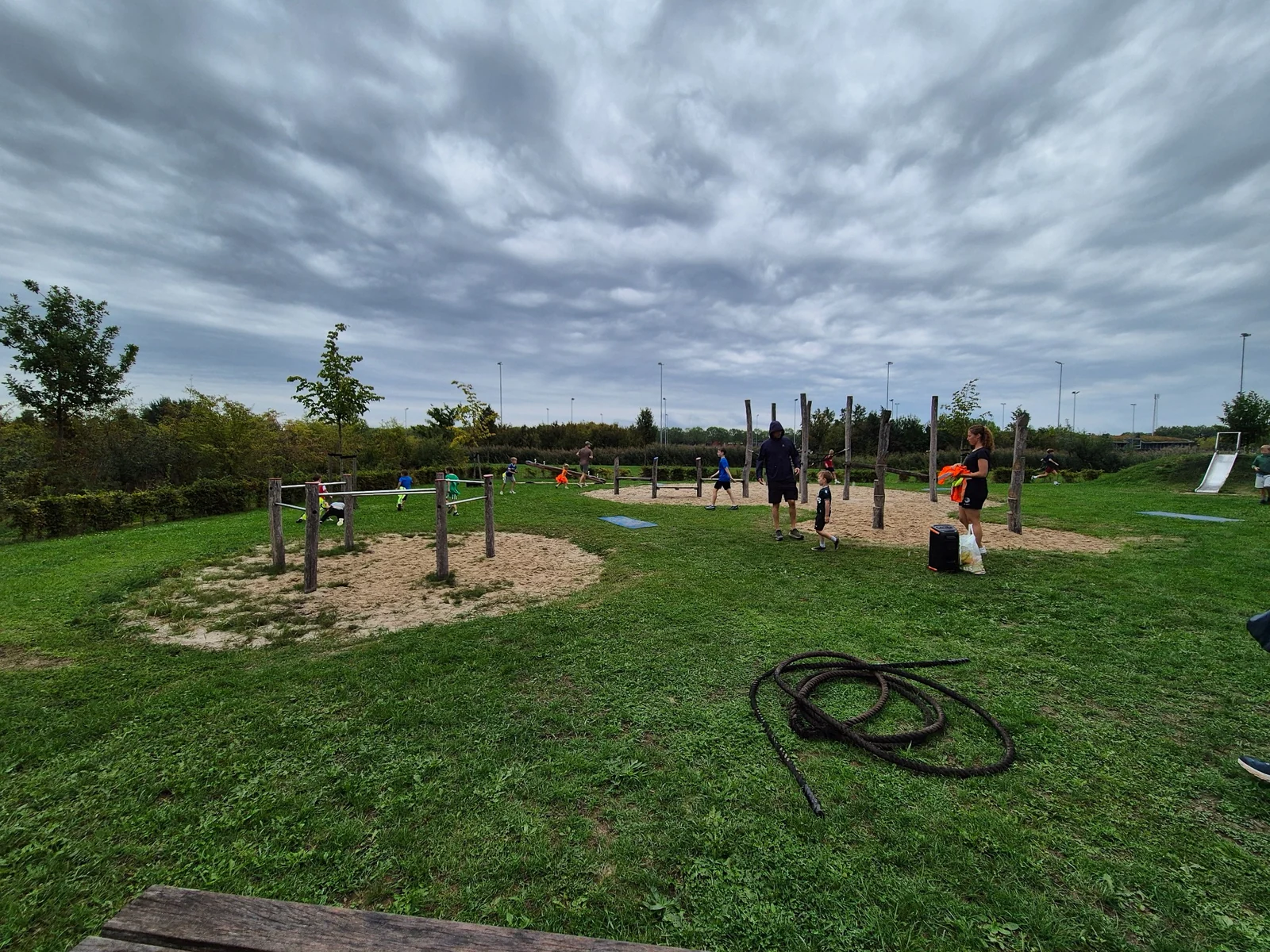 Activiteit op het speelcamp, zoals bootcamp, in samenwerking met Loes Lifestyle.